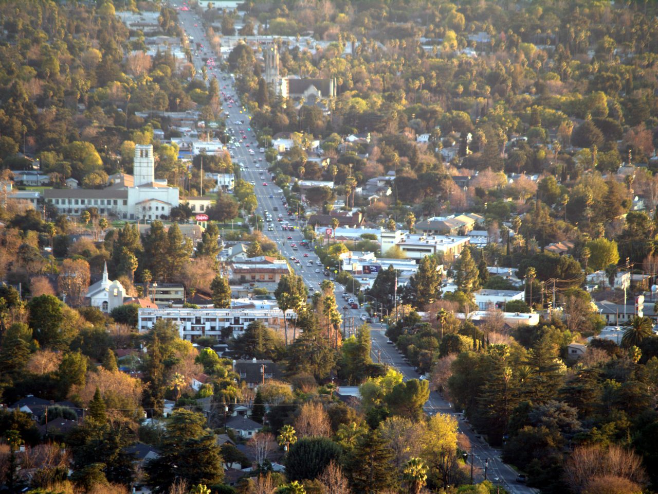Lake Avenue running through Altadena, with Eliot Middle School and tree-lined streets, California